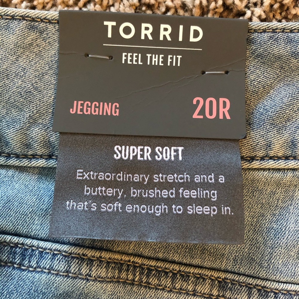 Torrid NWT Distressed Jegging Sz 20